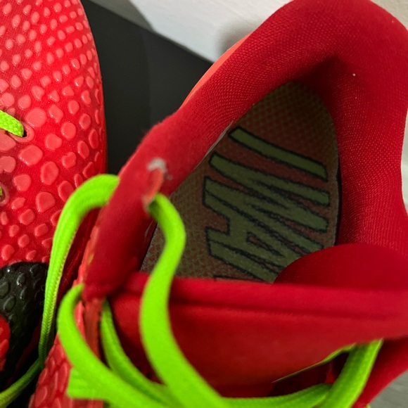 Kobe 6 Protro ‘Reverse Grinch’ - Picture 3 of 7